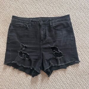 Hot topic black heart black ripped jeans shorts size 7